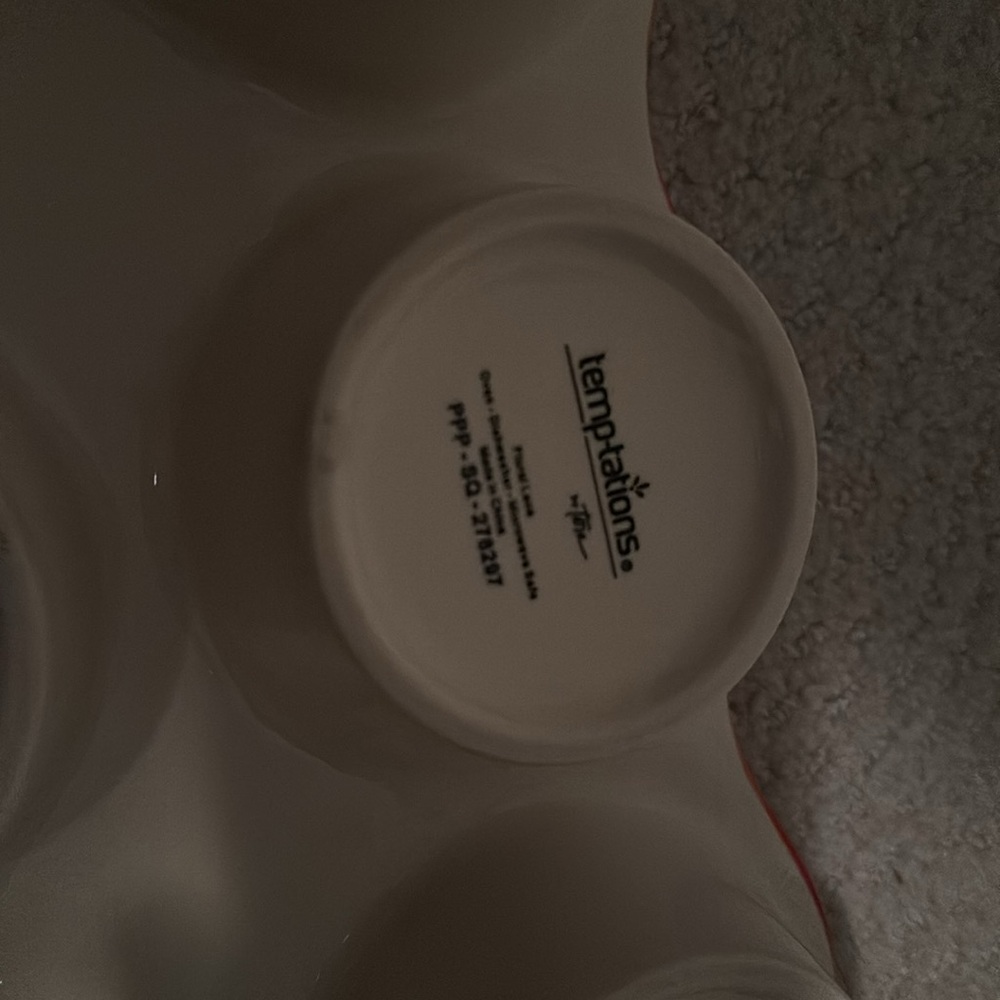 *New* Temp-Tations Muffin Pan “Floral Lace” and Two New/Unused Muffin Cookbooks - Picture 7 of 7
